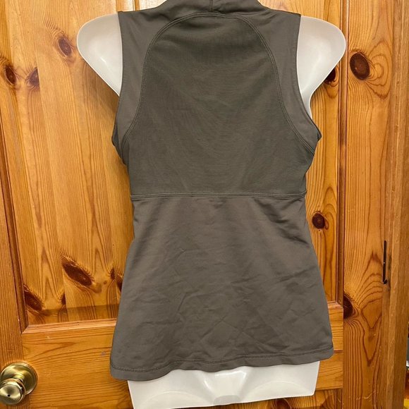 Lululemon olive green sleeveless top with air mesh back pit to pit 15" x 22" lon - Picture 3 of 4